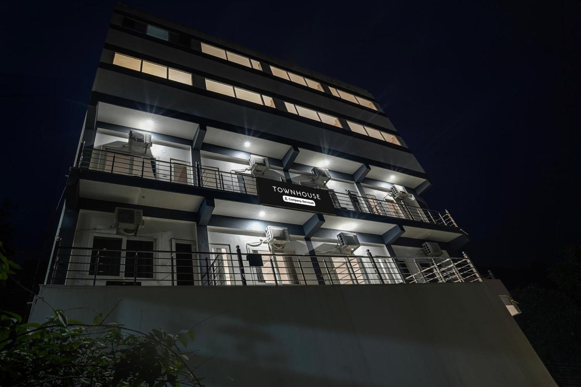 Super Townhouse Tapovan Exterior photo